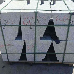 咸宁 芝麻白异形坐凳，石凳