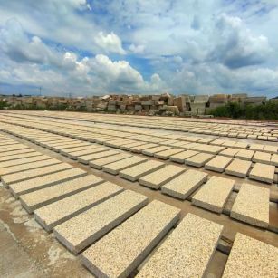 咸宁 黄金麻花岗岩荔枝面地铺石防护中