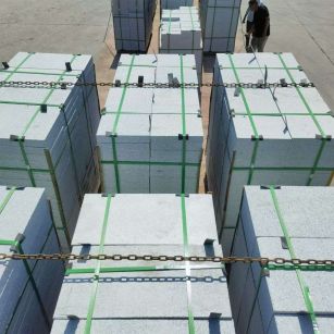 咸宁 芝麻白花岗岩5公分地铺石 花岗岩厂家工厂装车日常