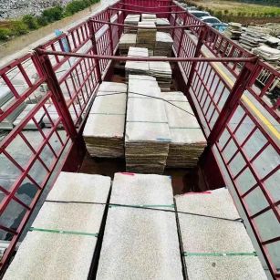 咸宁 黄金麻花岗岩荔枝面，光面毛板装车完成