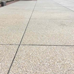 咸宁 黄金麻花岗岩石板材荔枝面地面铺装效果