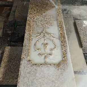 咸宁 黄金麻花岗岩异形加工雕刻栏杆大柱