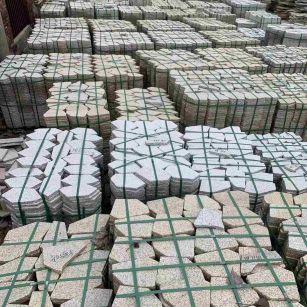 咸宁 黄金麻白麻花岗岩荔枝面地铺石(冰裂纹)