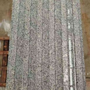 咸宁 芝麻白花岗岩荔枝面雕刻盲道，盲条