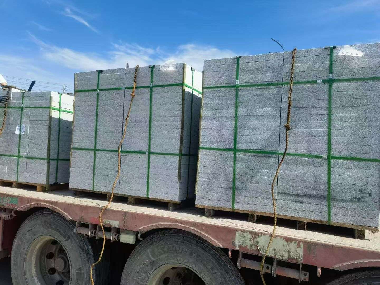 咸宁 芝麻白花岗岩地铺石装车日常