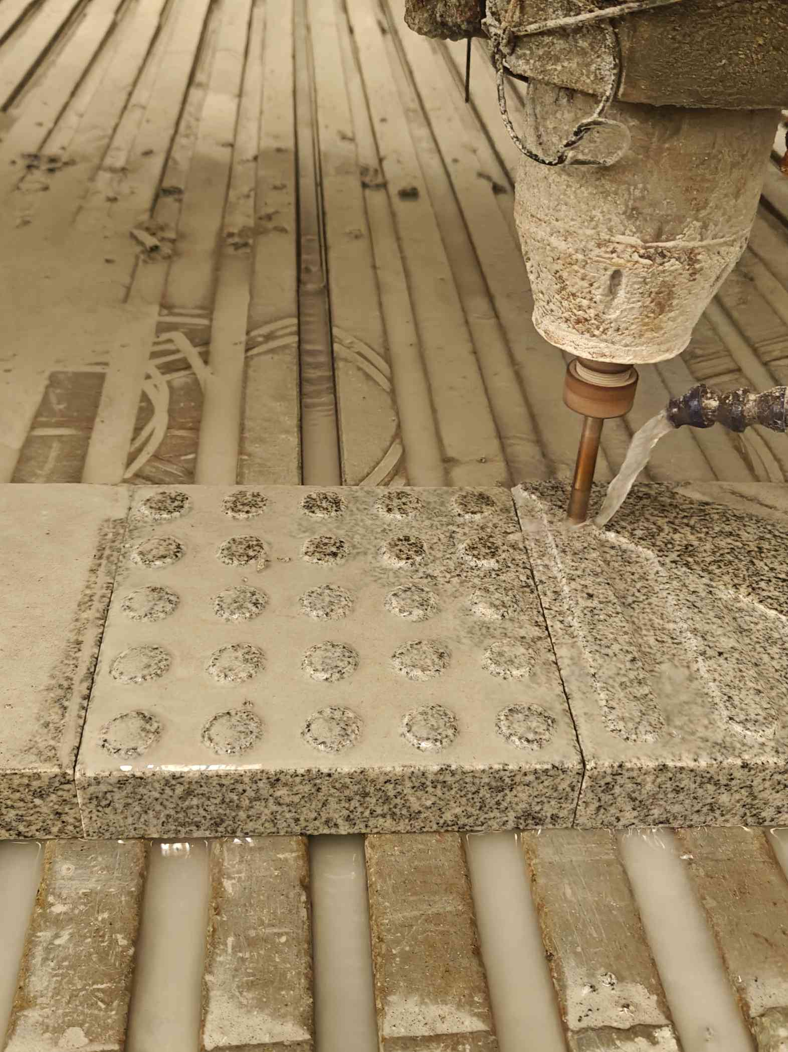 咸宁 芝麻白花岗岩石材盲人石、盲道石、盲点石