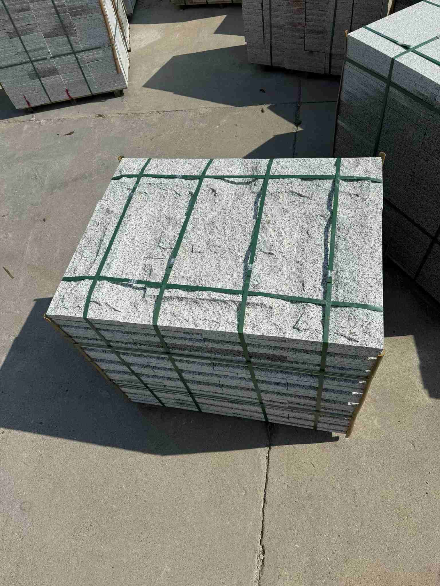 咸宁 白麻花岗岩石材自然面蘑菇石成品