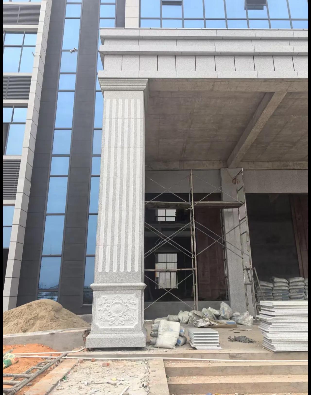 咸宁 芝麻白光面花岗岩门楼大柱（罗马柱）配雕花底座