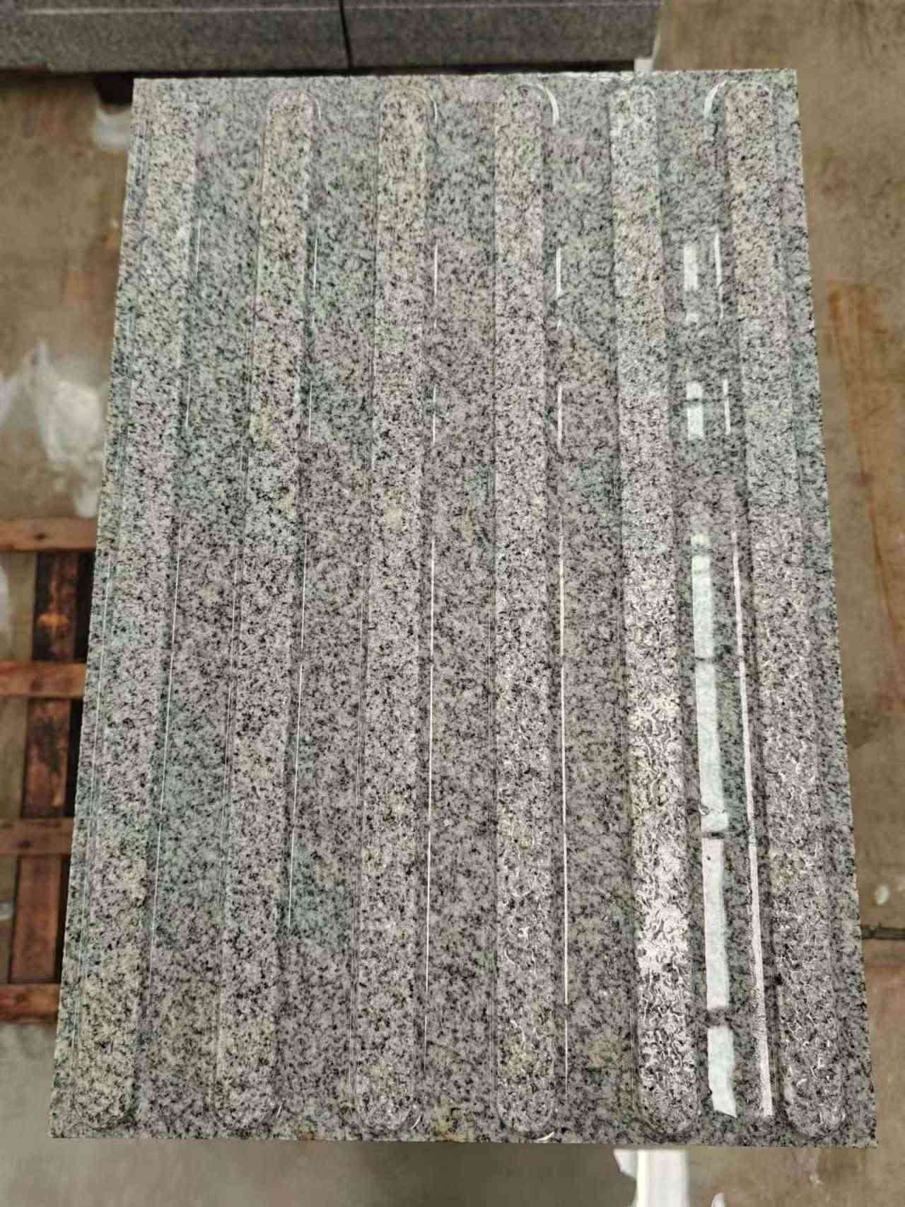 咸宁 芝麻白花岗岩荔枝面雕刻盲道，盲条