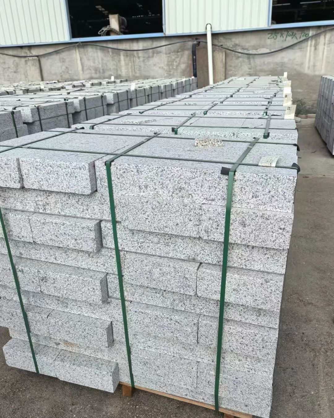 咸宁 白麻花岗岩路沿石，弧形路沿石，道牙石，马路牙子，界石，路缘石，平沿石，直岩石，平缘石等