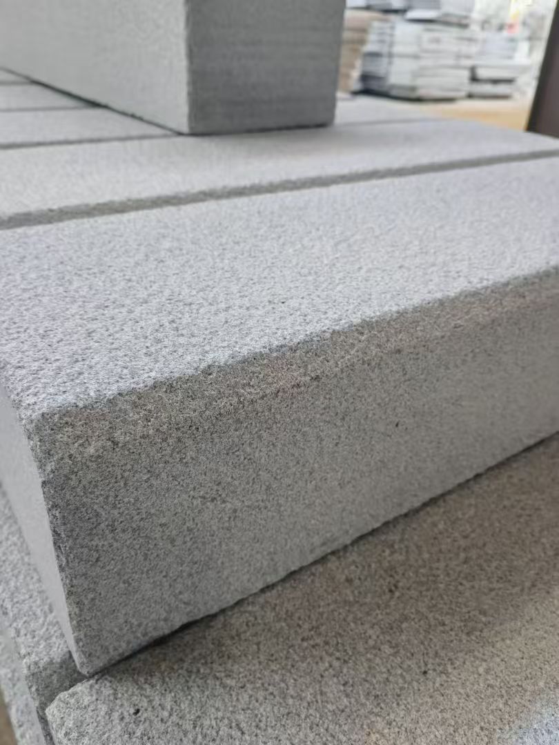 咸宁 芝麻灰荔枝面路沿石