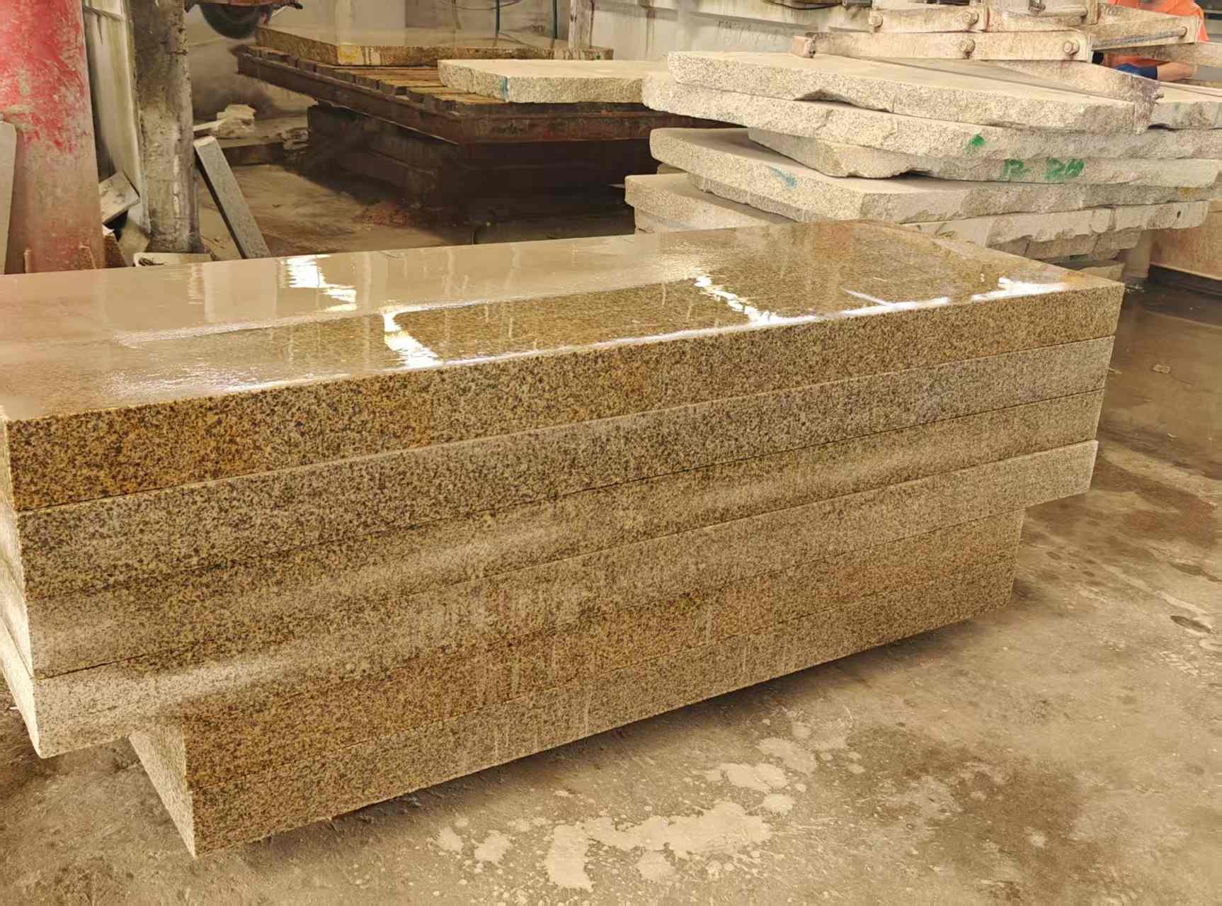 咸宁 黄金麻栏杆料半成品加工中