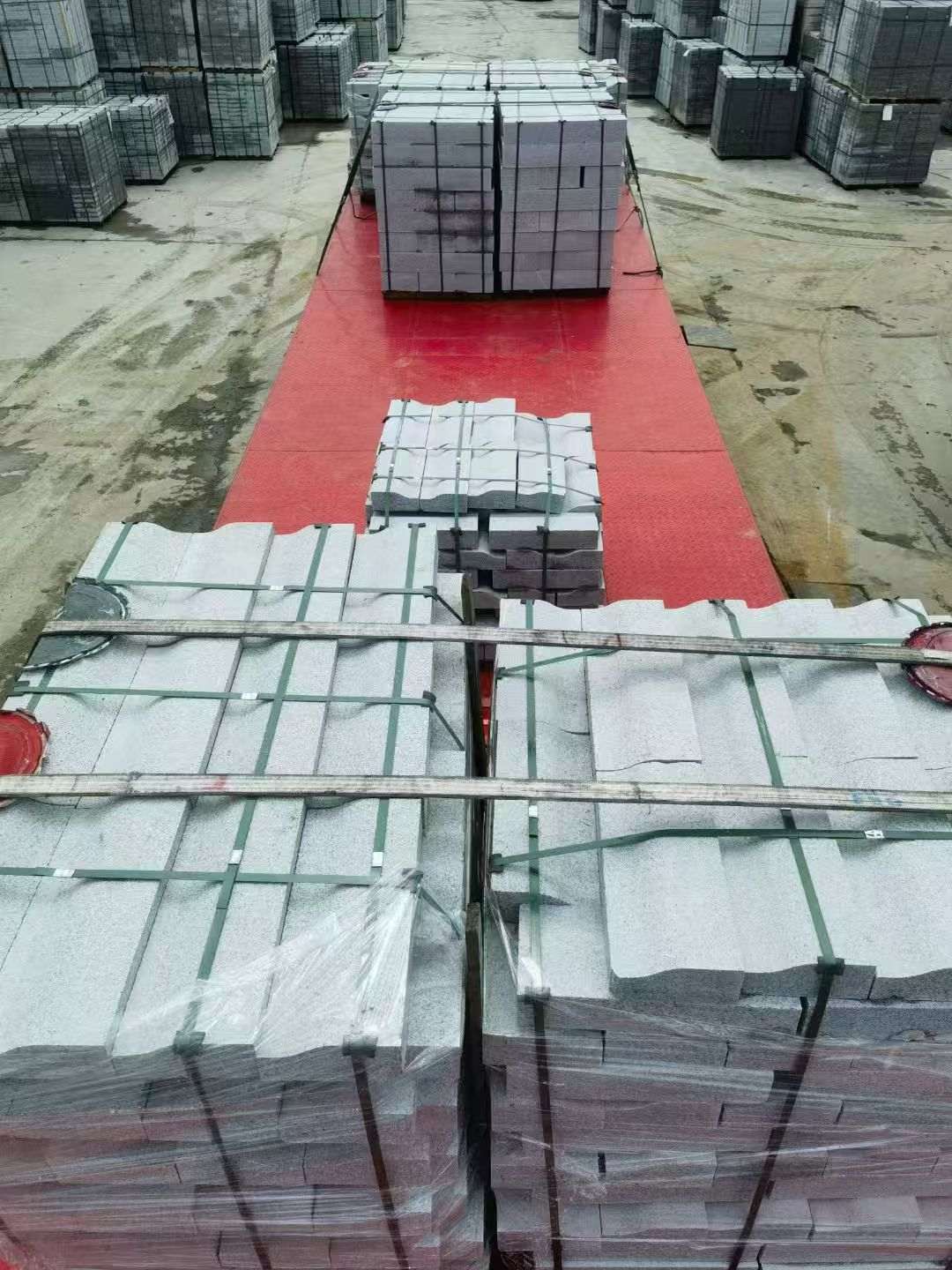 咸宁 芝麻白仿形加直形路沿石出货日常