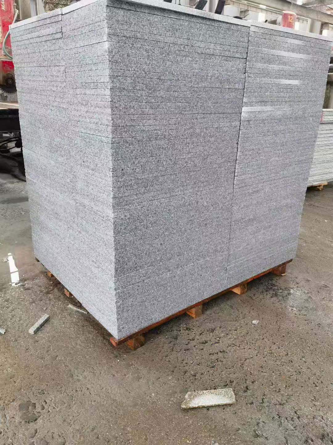 咸宁 芝麻白火烧面1.8厚300*600地铺石，尺寸标准，厚薄均匀