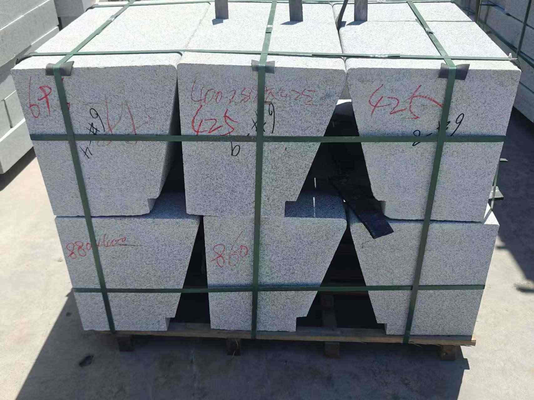 咸宁 芝麻白异形坐凳，石凳