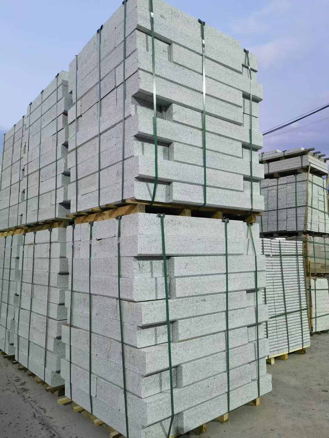 咸宁 芝麻白花岗岩路沿石，路缘石，路肩石，道牙，立缘石，马路牙子，街沿石，侧石等