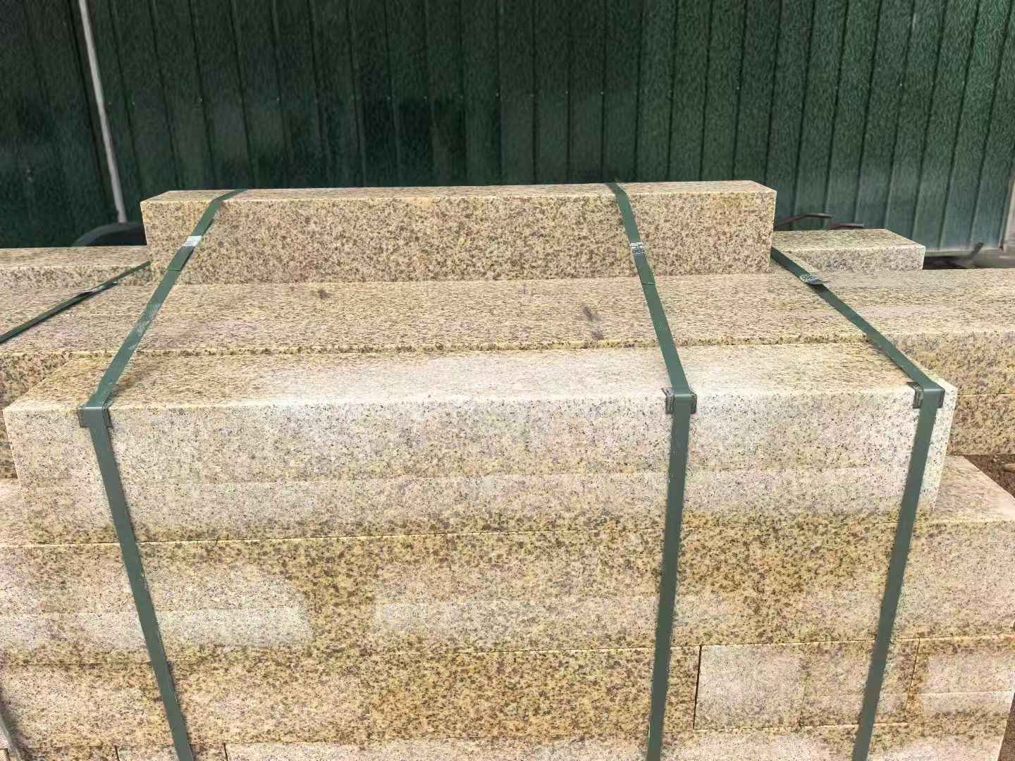 咸宁 黄金麻花岗岩石材机切面栏杆料半成品