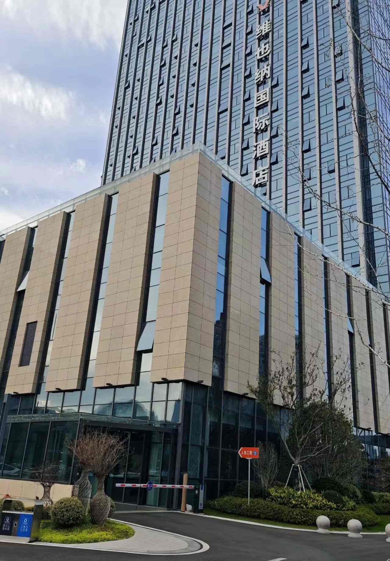 咸宁 黄金麻花岗岩外墙干挂