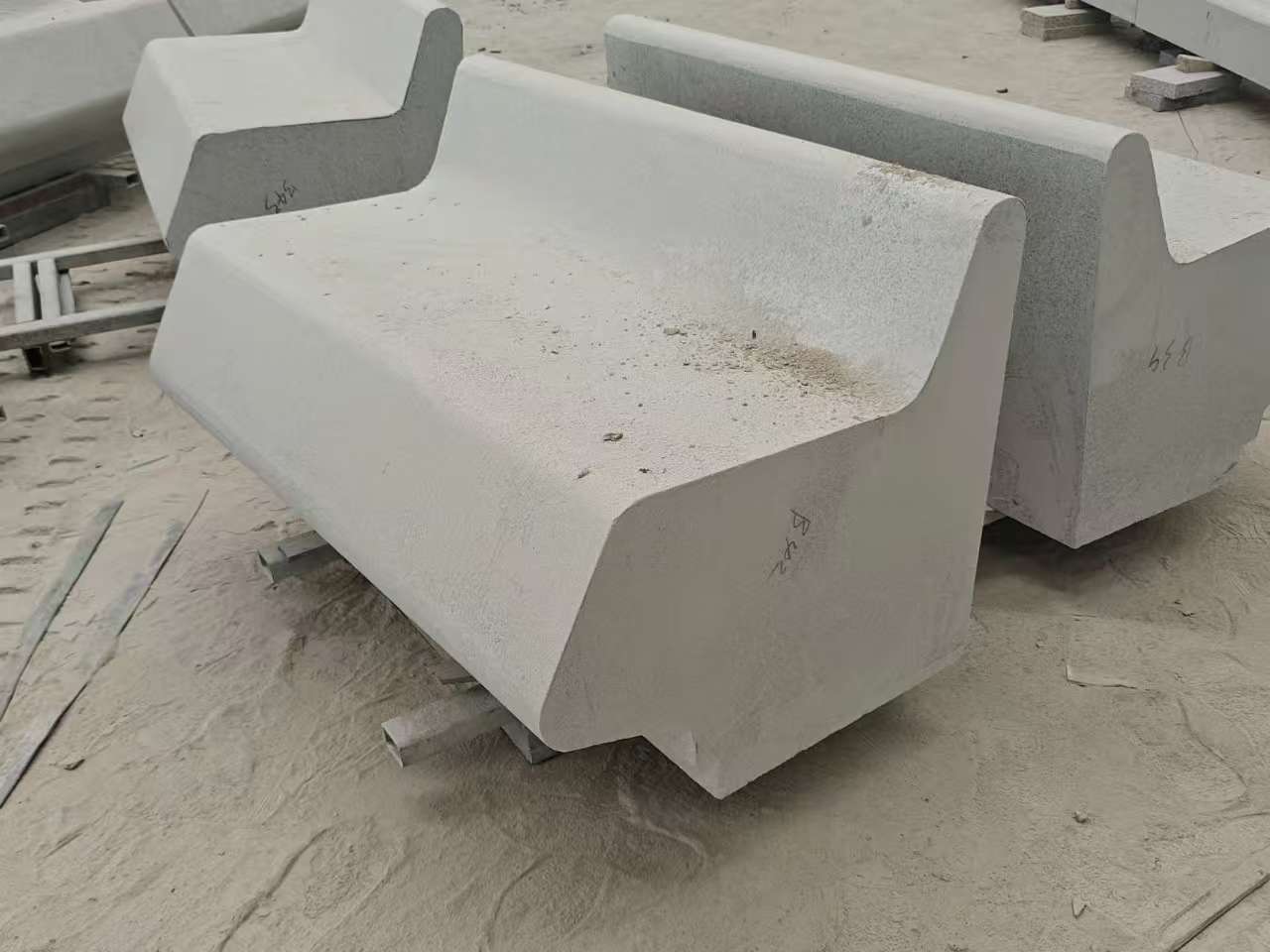 咸宁 芝麻白花岗岩异形坐凳，石凳