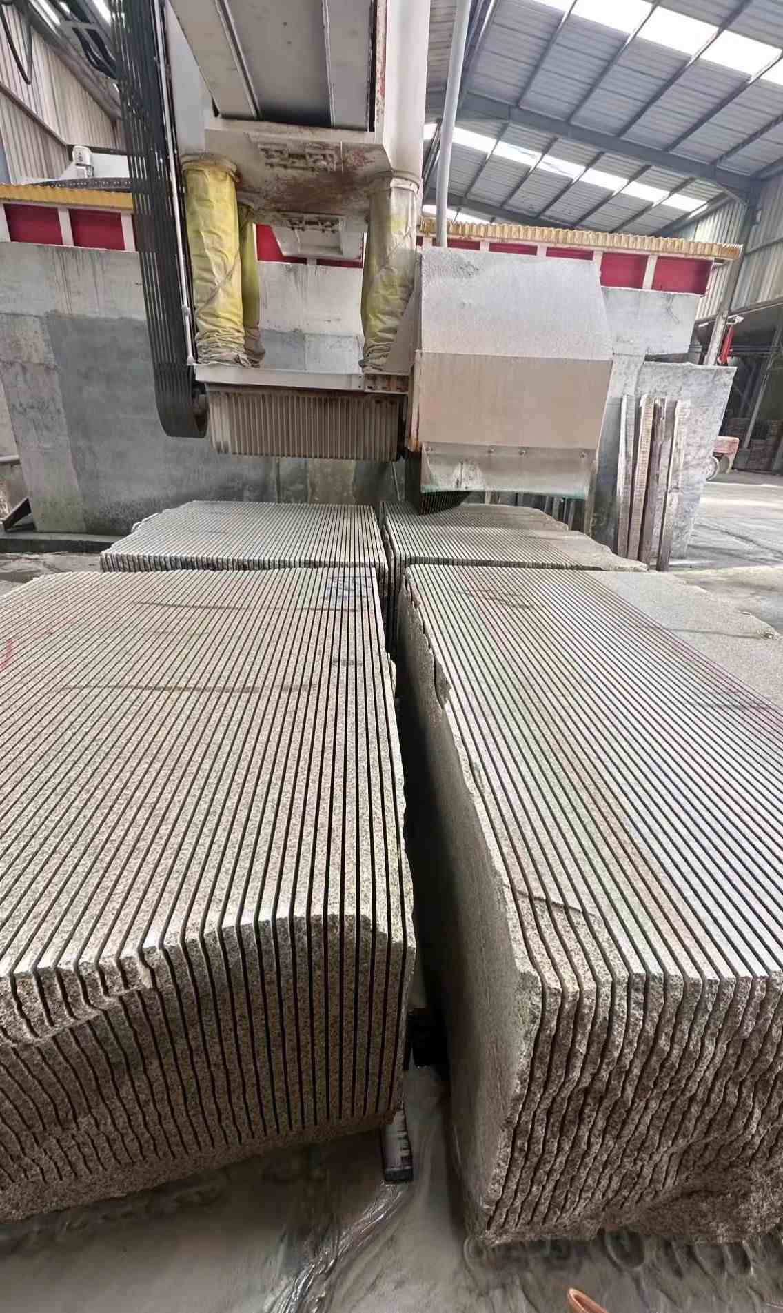 咸宁 车间生产日常，黄金麻白麻花岗岩