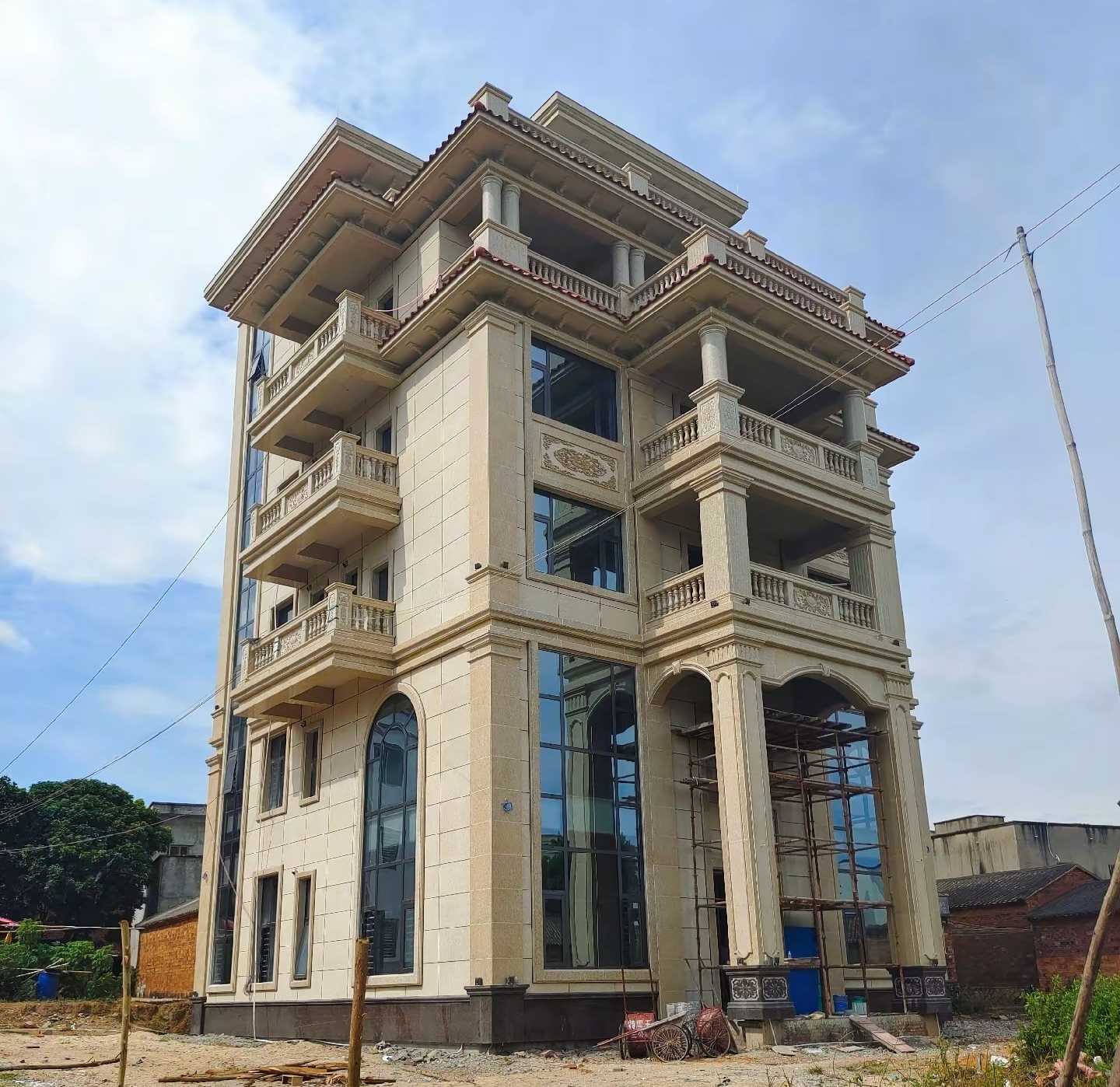 咸宁 黄金麻花岗岩石材别墅外墙干挂搭配（雕花栏杆花瓶柱门楼罗马柱）