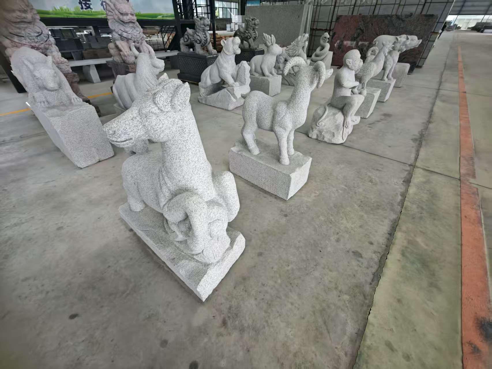 咸宁 芝麻白花岗岩造型立体雕刻——十二生肖